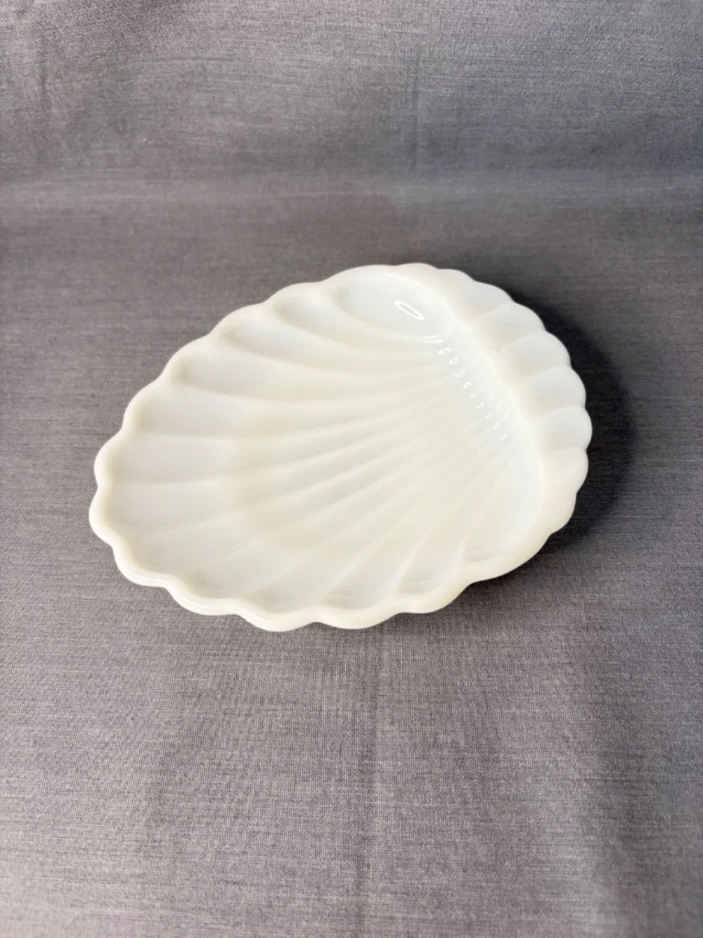 Vintage White Milk Glass Shell Dish Scalloped Trinket Soap Candy Dish Ashtray